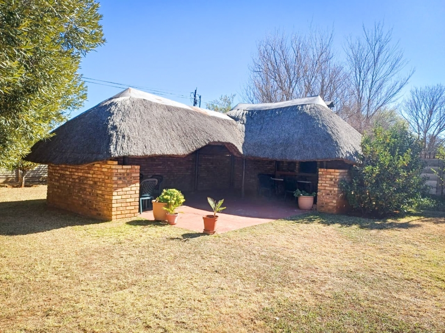 4 Bedroom Property for Sale in Kannoniers Park North West